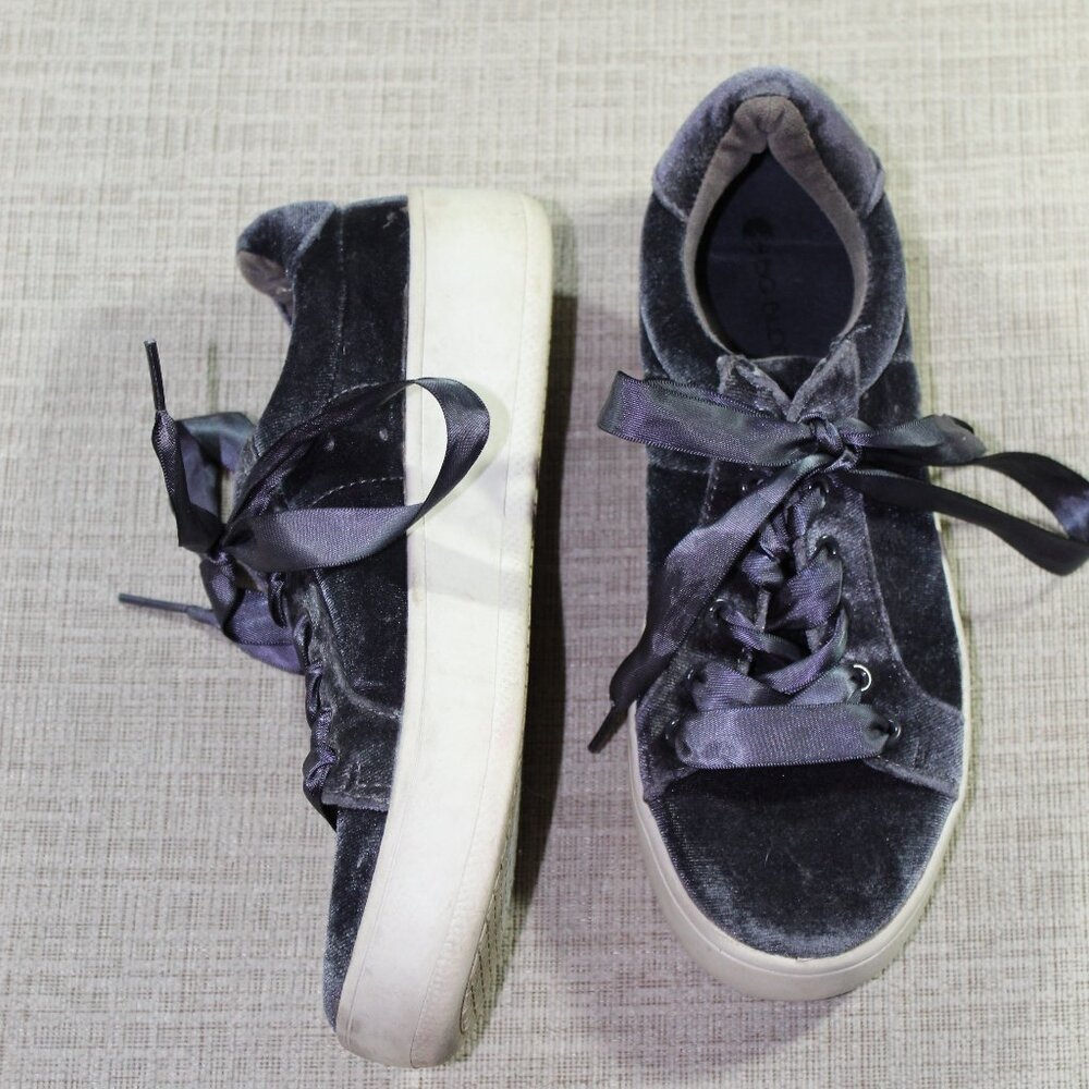 Big Buddha Size 7 Blue Velvet Lace Up Sneakers
